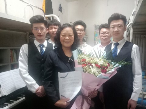 送别了，必威西汉姆联书生少年