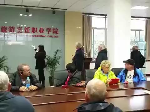 国际友人来必威西汉姆联参观交流