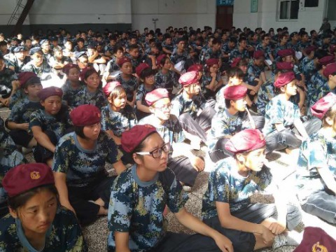 必威西汉姆联2017级普法专题讲座开班