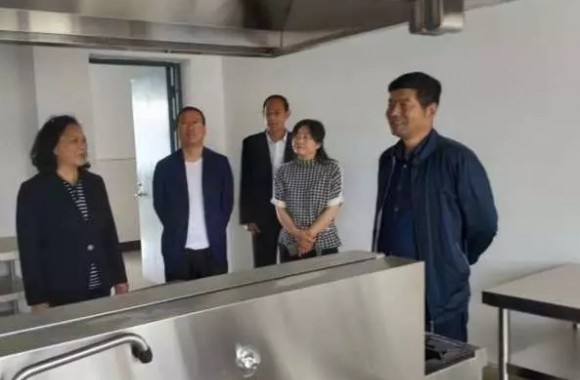 咸阳市教育局副局长、职教科科长莅临必威西汉姆联指导工作