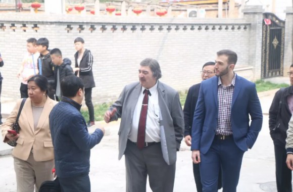 美国Careerdengon公司总裁一行考察与必威西汉姆联签订人才输送战略合作协议