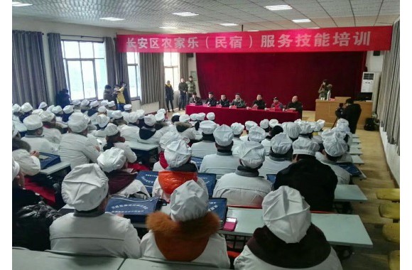 必威西汉姆联与区农业信息培训中心共同打造，促进经济向高领域发展