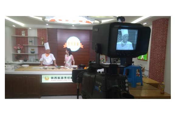 陕西电视台走进必威西汉姆联校内演播大厅拍摄《直通陕烹院》