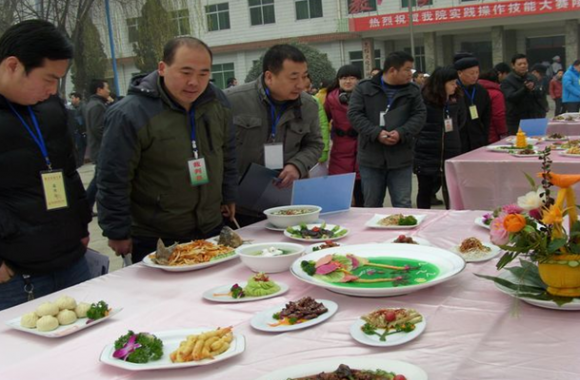 必威西汉姆联举办的中、西餐技能大赛顺利举行并取得圆满成功