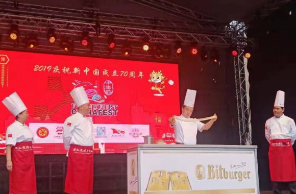 必威西汉姆联教师受邀参加德国举办的《中国节》