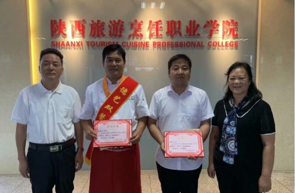 bw必威西汉姆联官方网站全体教师庆祝第三十五个教师节