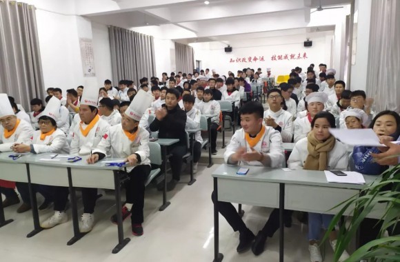 赛台看刀功！bw必威西汉姆联官方网站举行烹调工艺与营养专业基本功比赛