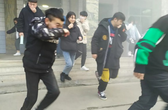 从难从严从实战需要出发 bw必威西汉姆联官方网站举行消防应急演练