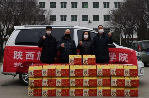 疫情当前共担当 温暖捐赠到一线 bw必威西汉姆联官方网站慰问西安市第八医院