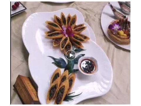 学生宅家温习功课作品