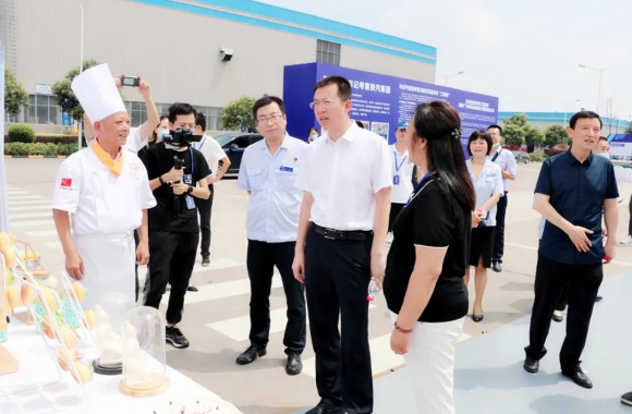 必威西汉姆联师生亮相陕西省2020年“世界青年技能日”主题活动启动仪式