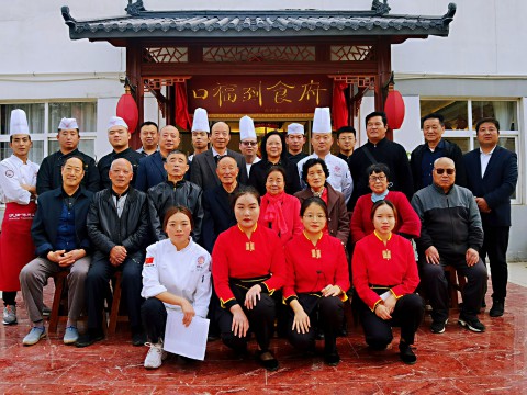 秋风徐徐重阳到秋菊朵朵向阳开 欢迎大师们回家（校）指导工作