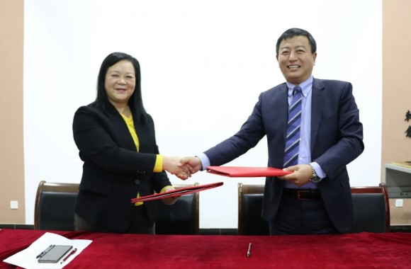 bw必威西汉姆联官方网站与青岛鹏腾国际经济技术合作（集团）有限公司签订战略合作协议