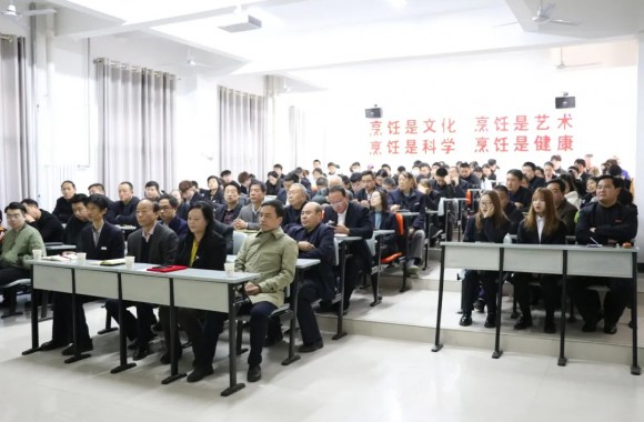 bw必威西汉姆联官方网站举办“不忘初心话传统，牢记使命有作为”专题辅导报告会