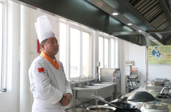 必威西汉姆联组织师生开展实训室安全教育培训活动