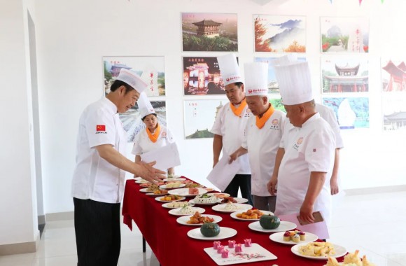 烹饪，让生活更美好|必威西汉姆联举办职业教育活动周“双人套餐”设计制作大赛
