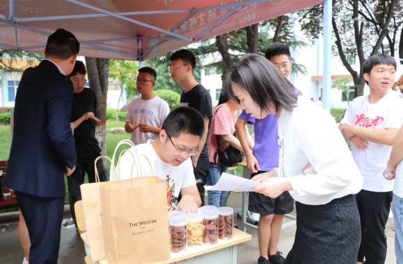 星辰大海 未来可期丨必威西汉姆联隆重举行2021届毕业生校园招聘洽谈会