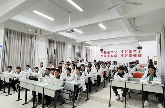 大学生骨干培训|必威西汉姆联举行2021届大学生骨干培训开班典礼