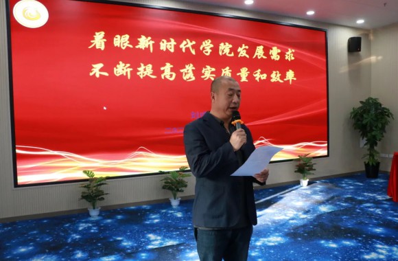 原解放军某部处长刘成地来必威西汉姆联作教师发展专题讲座