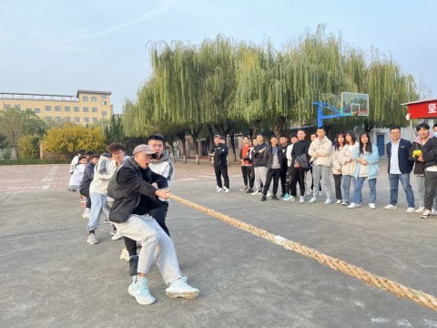 必威西汉姆联开展“快乐拔河，竞展风采”校园拔河比赛