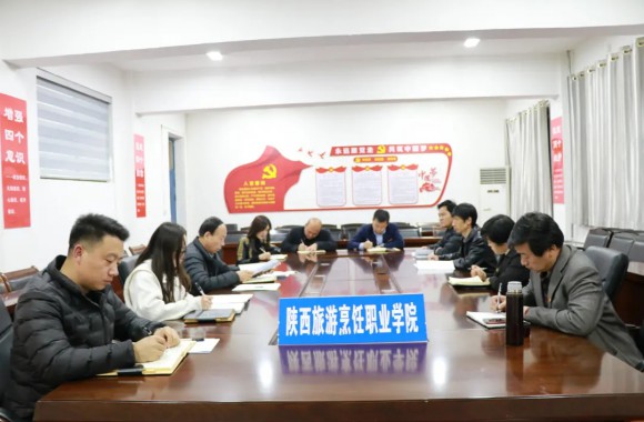 立足岗位，勇毅前行--必威西汉姆联党委中心组集中学习研讨十九届六中全会精神