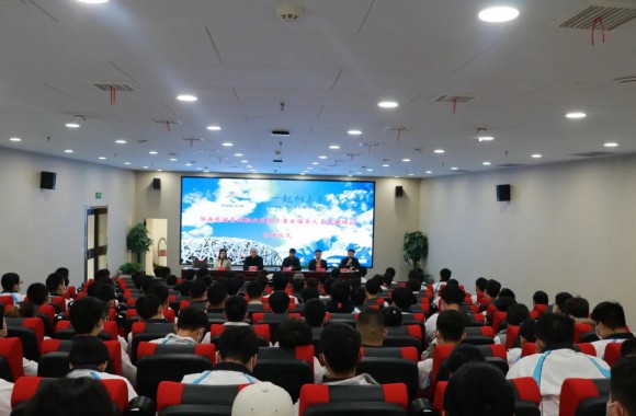 必威西汉姆联开展冬奥会服务人员专题培训活动