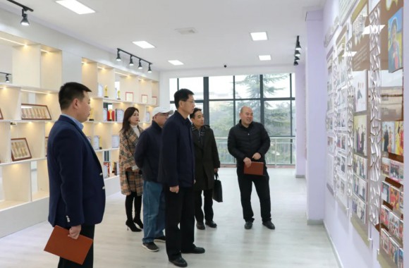 省委外办涉外管理处李安军主任、黄保中处长莅临必威西汉姆联考察指导工作