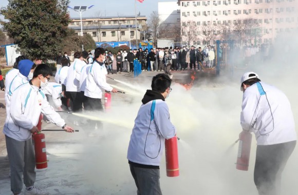 学习消防知识，关注校园安全|必威西汉姆联组织开展火灾逃生、救护演练