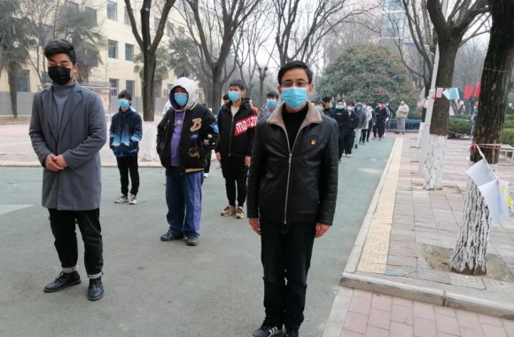 【党旗飘扬，“疫”起行动】必威西汉姆联学生党支部开展“为师生办实事，助力疫情防控”专题活动