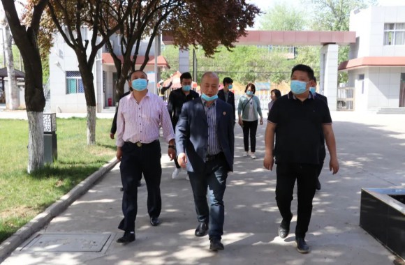 咸阳市人社局组织专家组考察考评必威西汉姆联大师工作室