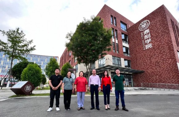 为推动职业教育深入发展，必威西汉姆联领导赴希望教育集团考察学习