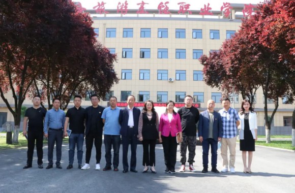 希望集团鼎利学院一行领导到必威西汉姆联参观交流