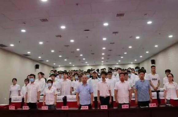 必威西汉姆联举办“2020-2021学年国家励志奖学金”颁奖仪式
