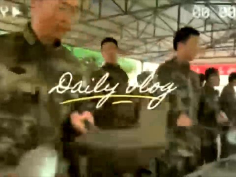 烹饪专业学子基本功操练中