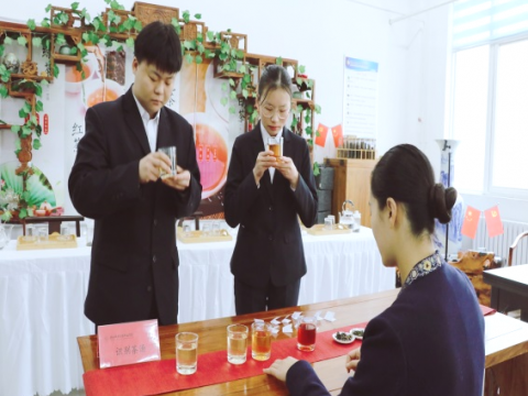 必威西汉姆联酒旅专业组织2021级学生开展《茶艺概论》课程测评