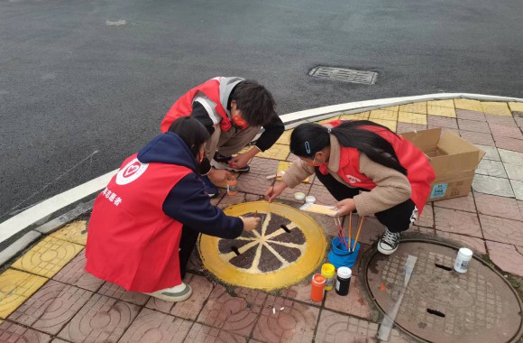 “美好校园，‘井’上添花”井盖涂鸦活动