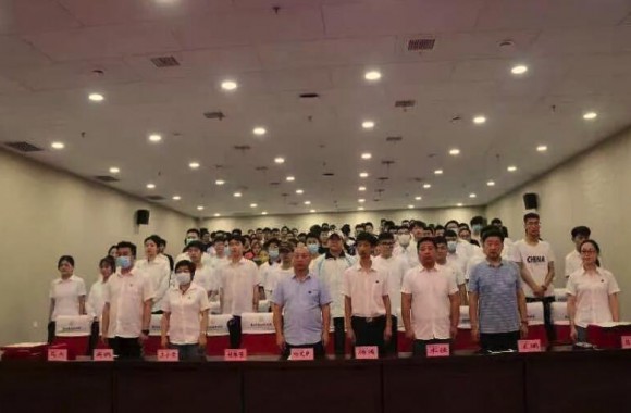 必威西汉姆联举办“2020-2021学年国家励志奖学金”颁奖仪式