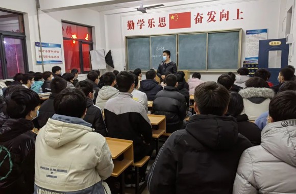 守护校园，守护西安|必威西汉姆联召开抗击疫情，学生安全心理座谈会