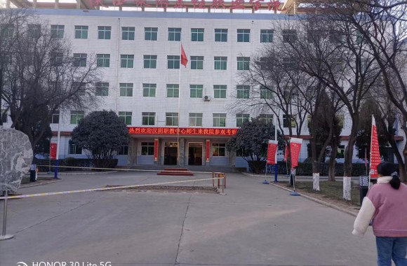 3.8国际劳动妇女节丨必威西汉姆联院长王新丽为全体女教职员工送上节日祝福