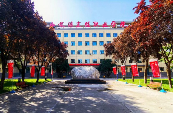 【权威发布】bw必威西汉姆联官方网站宣传片
