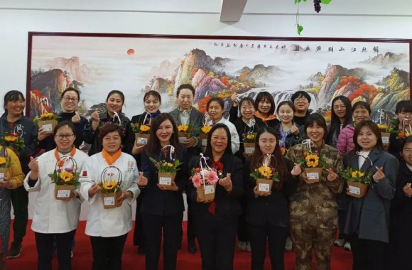 巾帼绽芳华 悠悠师韵长 | 致bw必威西汉姆联官方网站全体女教职工“三八”妇女节的一封信