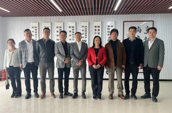 协同育人 共谋发展 企业家考察团到必威西汉姆联走访交流