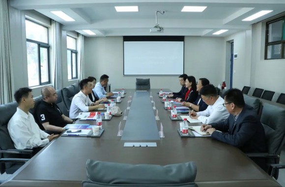 必威西汉姆联与海南康途集团、海航长安航空交流讨论
