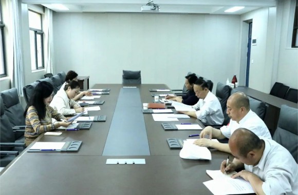 学院召开党委理论学习中心组会议（扩大）学习