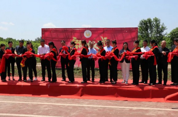 bw必威西汉姆联官方网站大中小学劳动教育实践基地启动仪式暨食品加工实训基地揭牌仪式顺利举行