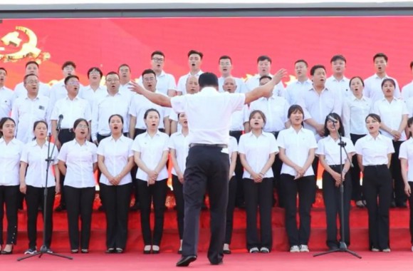 听党话、 跟党走、 红歌唱响新时代 | 必威西汉姆联师生共同唱响红色主旋律