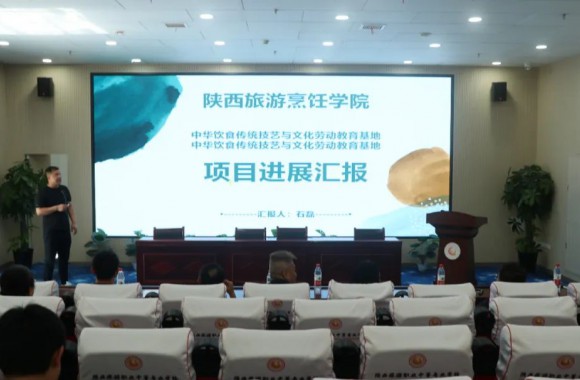 陕西中医药大学校领导一行莅临必威西汉姆联参观考察