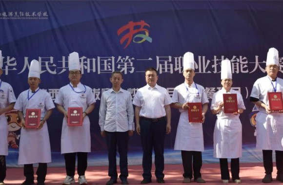 必威西汉姆联师生频传佳绩！