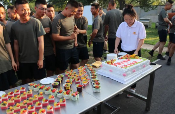 迎“八一 促双拥”bw必威西汉姆联官方网站与驻泾阳某部队共庆建军节