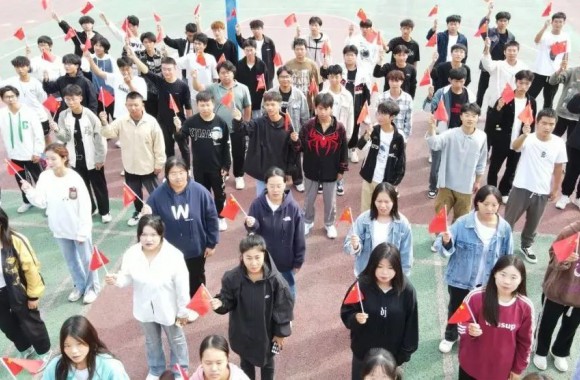 庆祝祖国成立74周年华诞 | bw必威西汉姆联官方网站